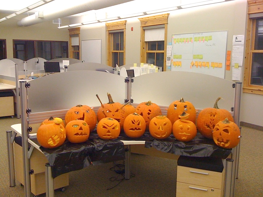 A desk covered with Jack o Lanterns
